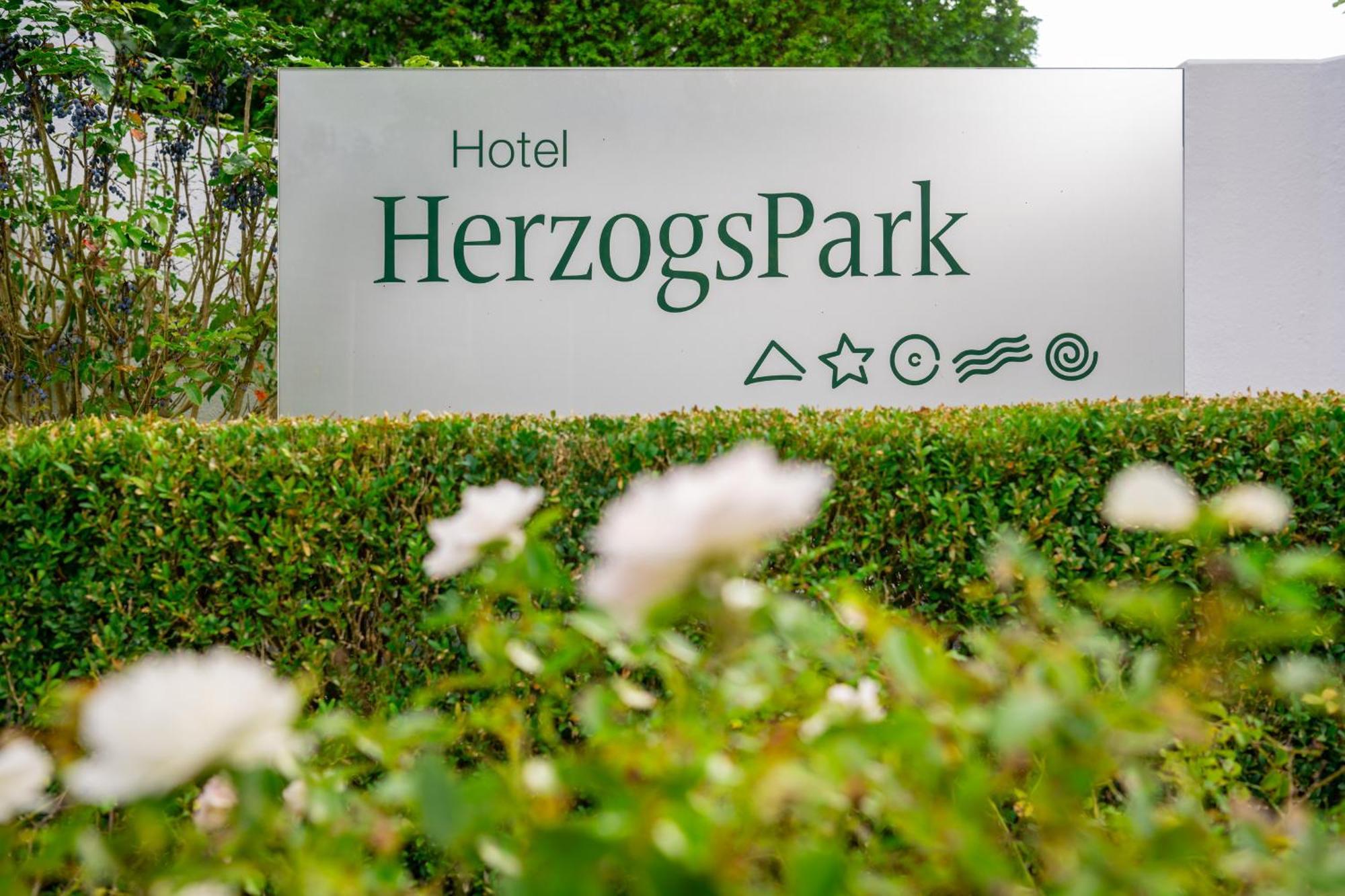 הרצוגנאוראך Hotel Herzogspark מראה חיצוני תמונה